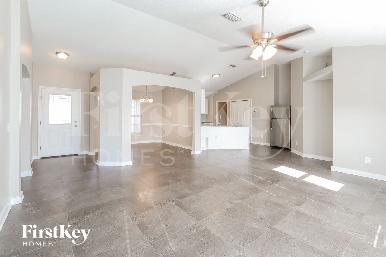 11780 Shirburn Cir - Photo 3 of 16