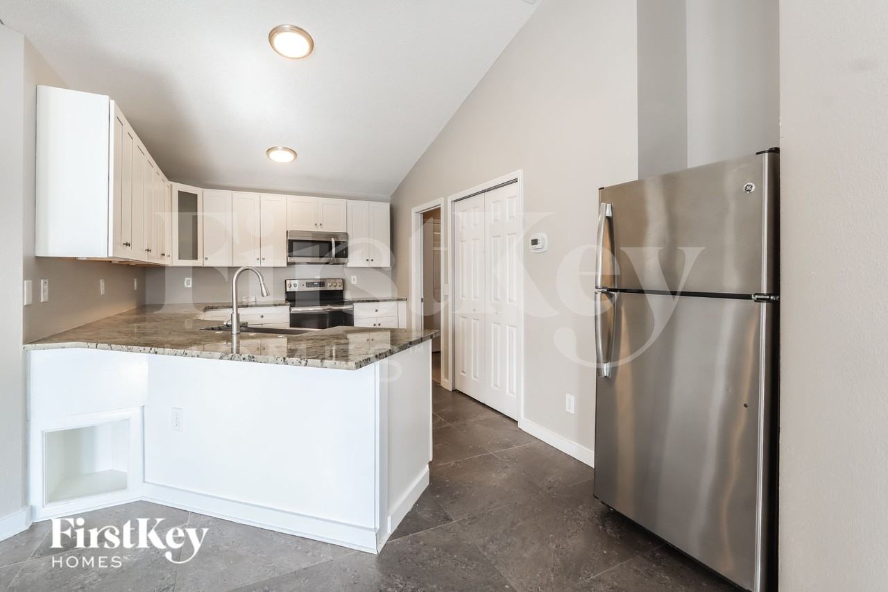 11780 Shirburn Cir - Photo 5 of 16