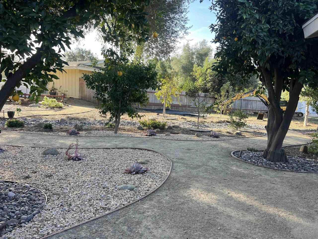 16631 Sundown Dr - Photo 3 of 25