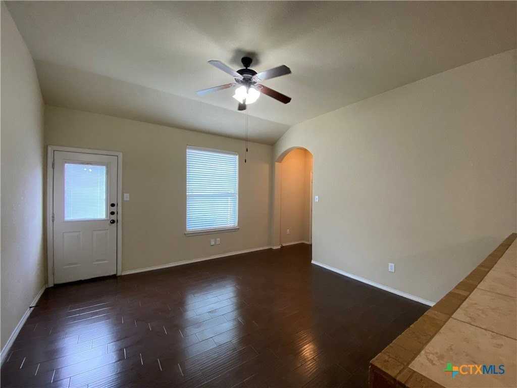 506 Creekside Cir - Photo 4 of 23