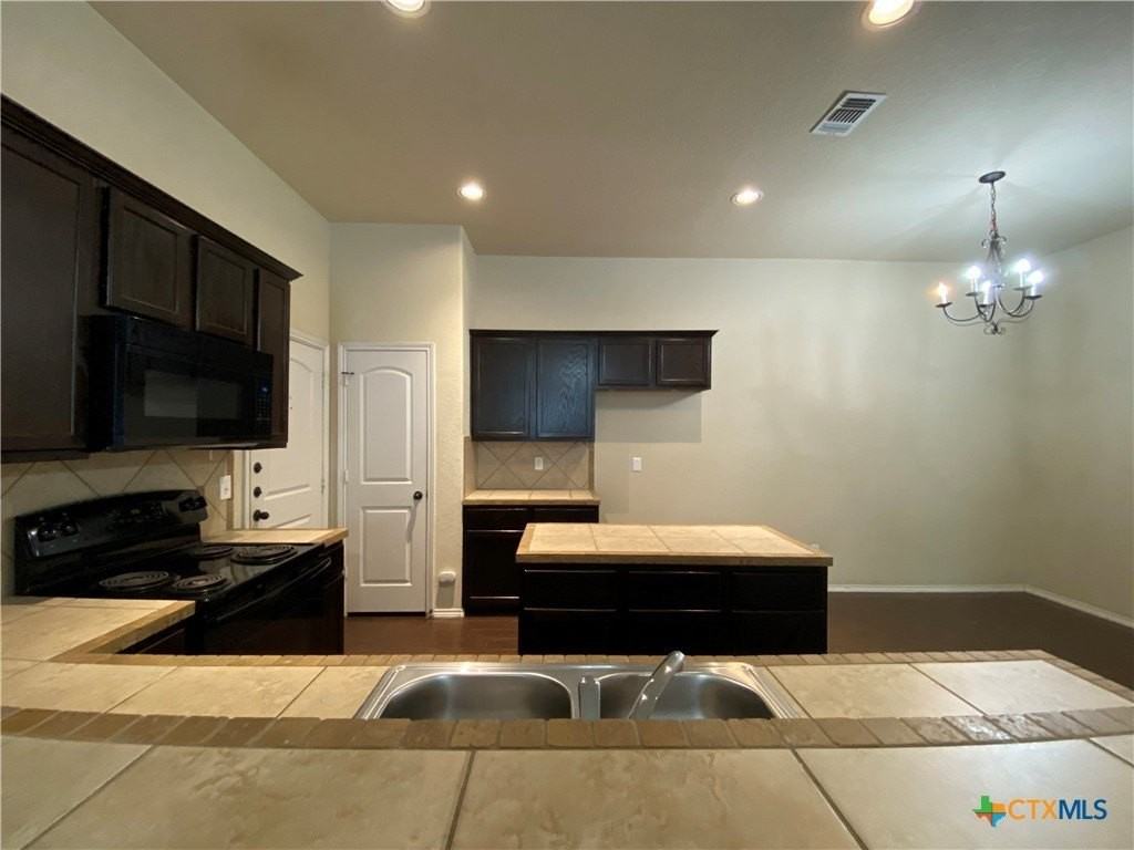 506 Creekside Cir - Photo 5 of 23