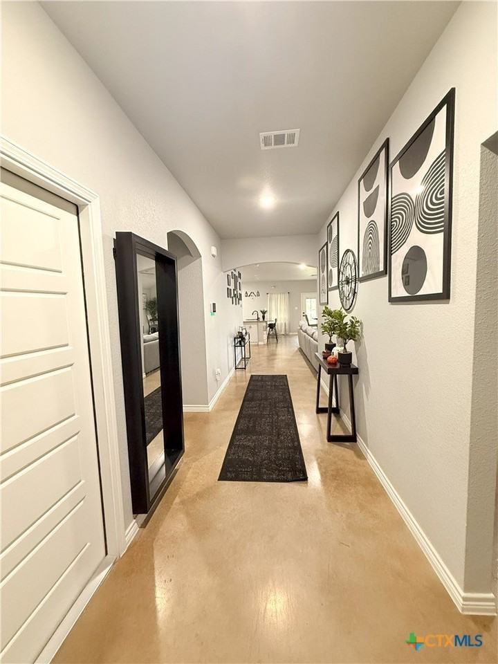 741 Freedom Cir - Photo 3 of 28