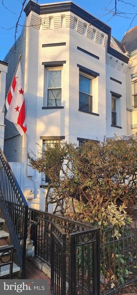 813 Q St Nw - Photo 2 of 37