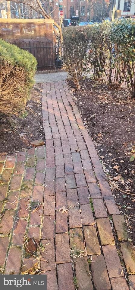 813 Q St Nw - Photo 3 of 37