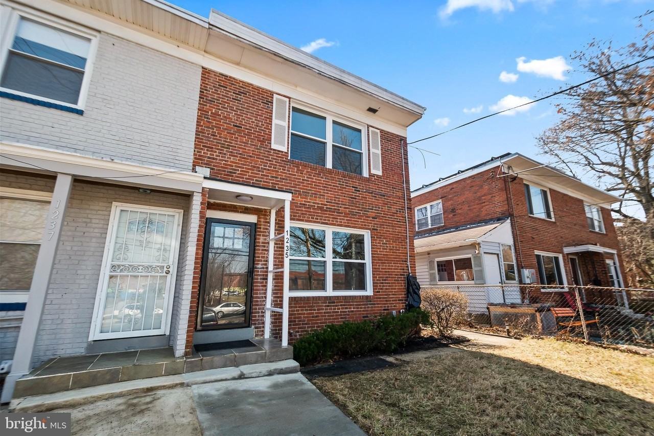 1235 Alabama Ave Se - Photo 3 of 31