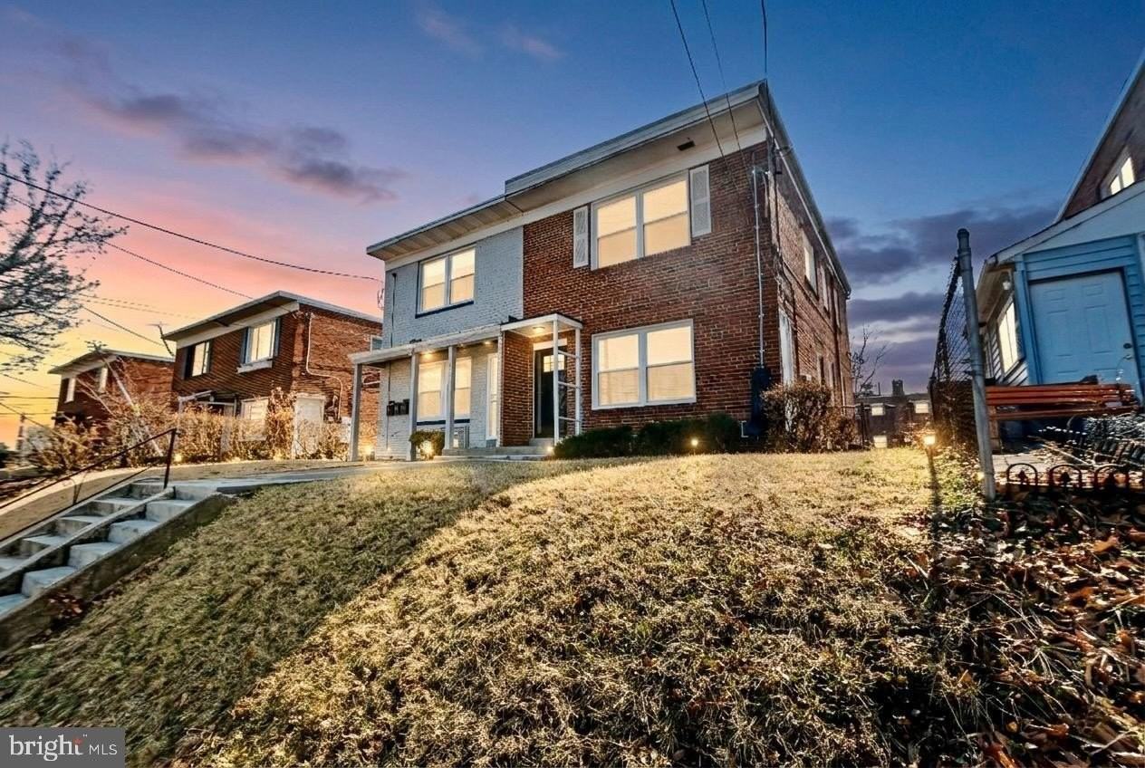 1235 Alabama Ave Se - Photo 4 of 31