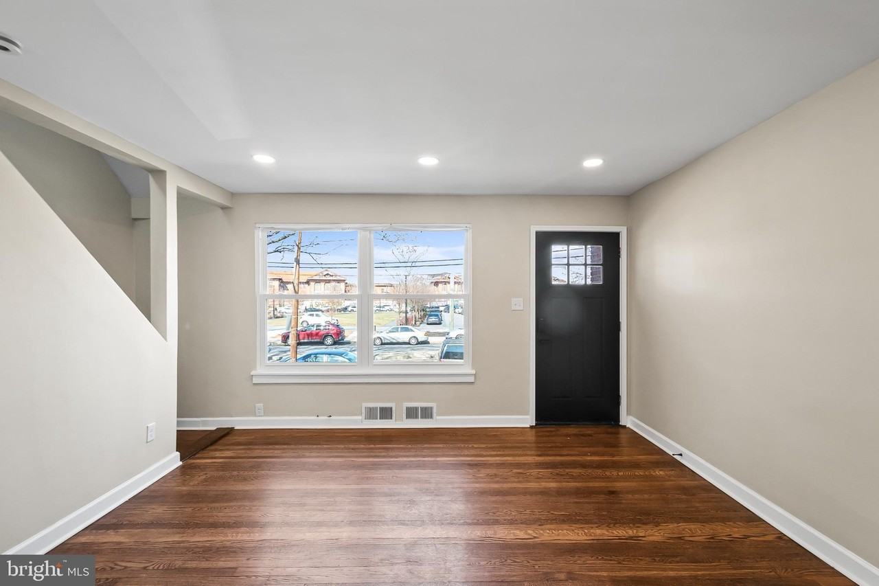 1235 Alabama Ave Se - Photo 6 of 31