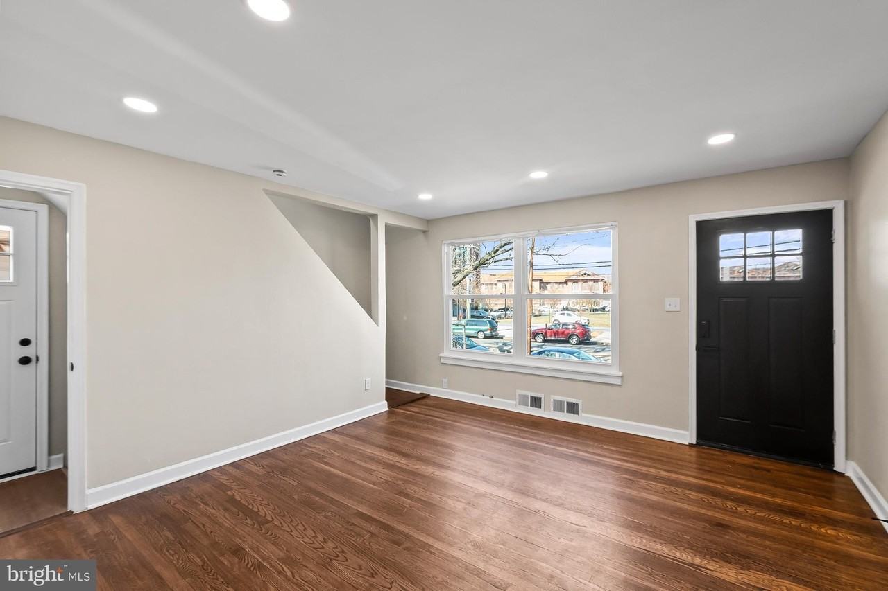 1235 Alabama Ave Se - Photo 7 of 31