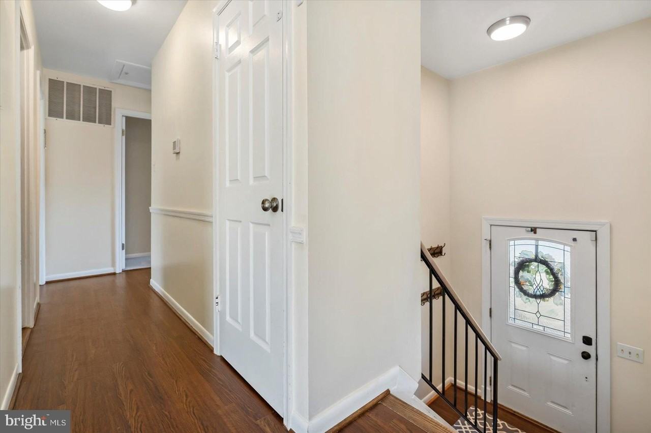 545 Benforest Dr - Photo 4 of 46