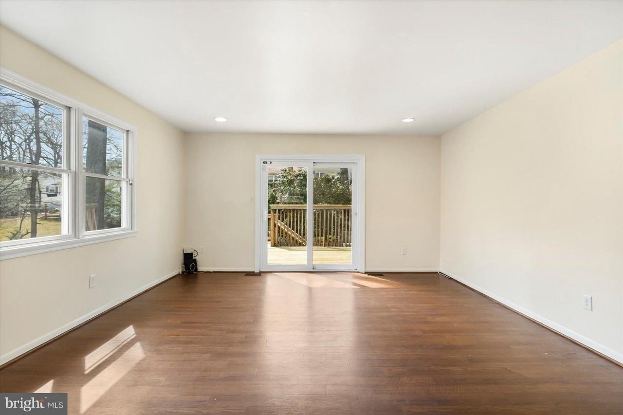 545 Benforest Dr - Photo 5 of 46