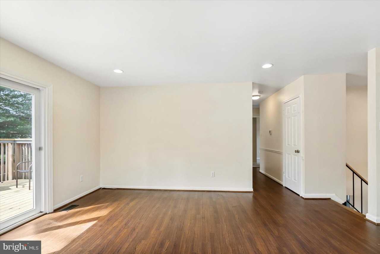 545 Benforest Dr - Photo 6 of 46