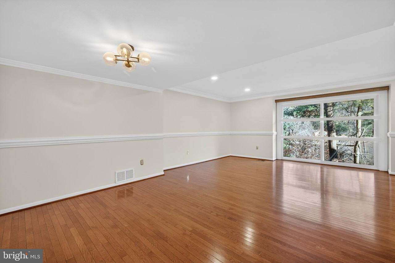 9250 Three Oaks Dr - Photo 5 of 45