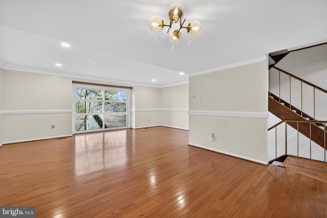 9250 Three Oaks Dr - Photo 6 of 45