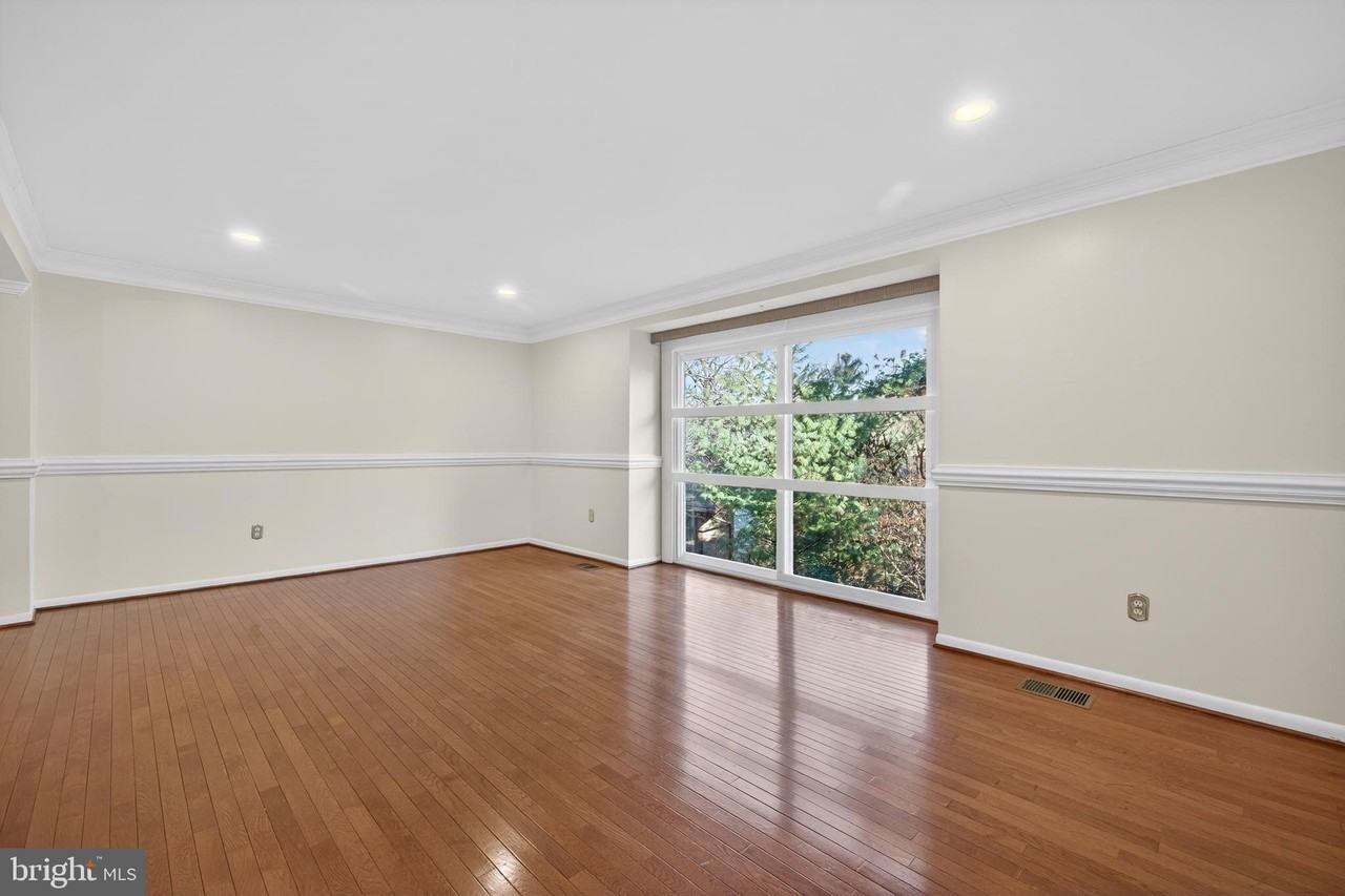 9250 Three Oaks Dr - Photo 5 of 40