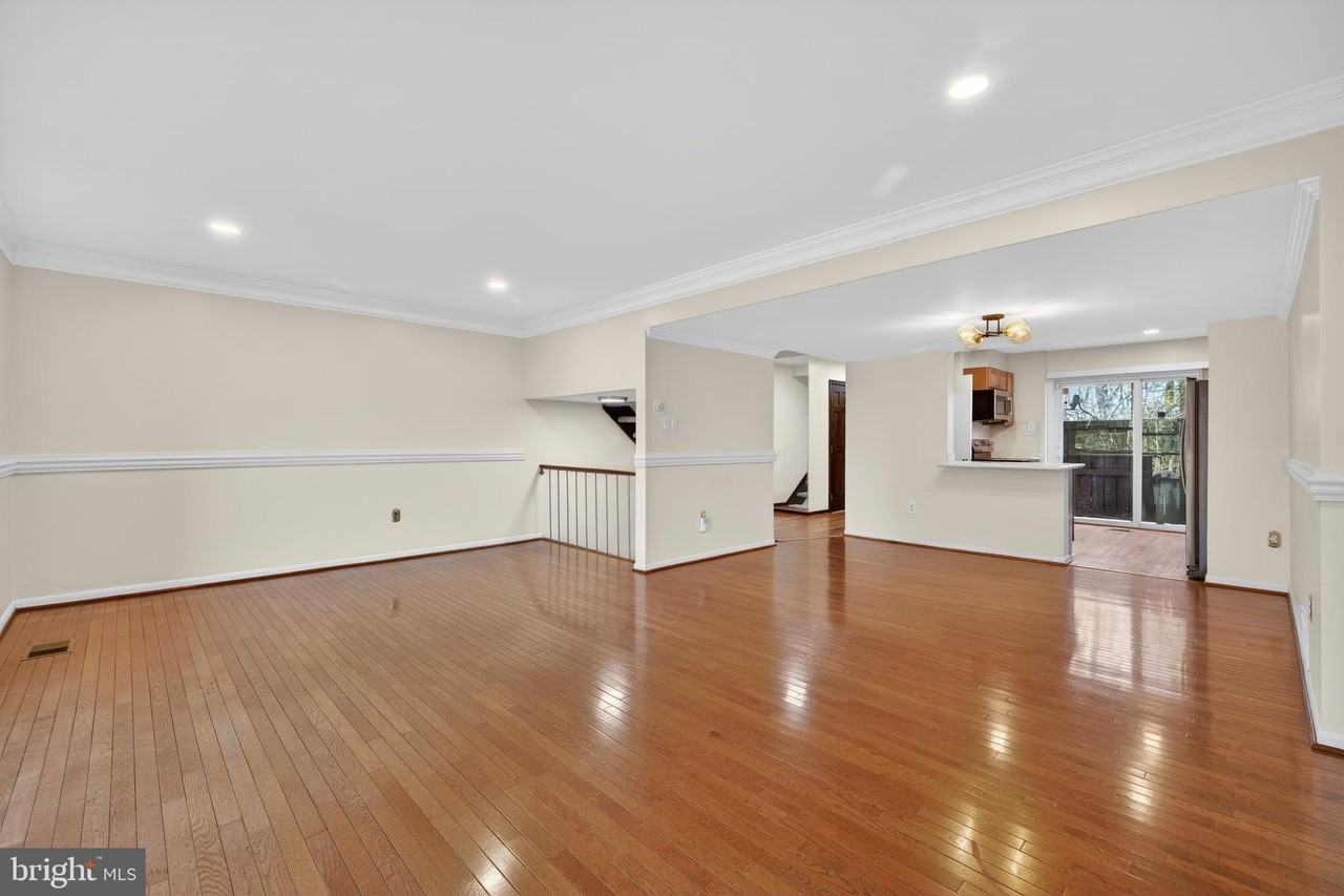 9250 Three Oaks Dr - Photo 6 of 40