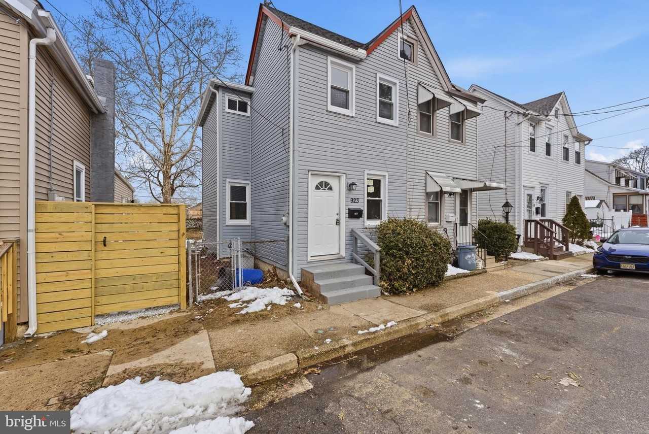 923 Ridgeway St - Photo 2 of 18