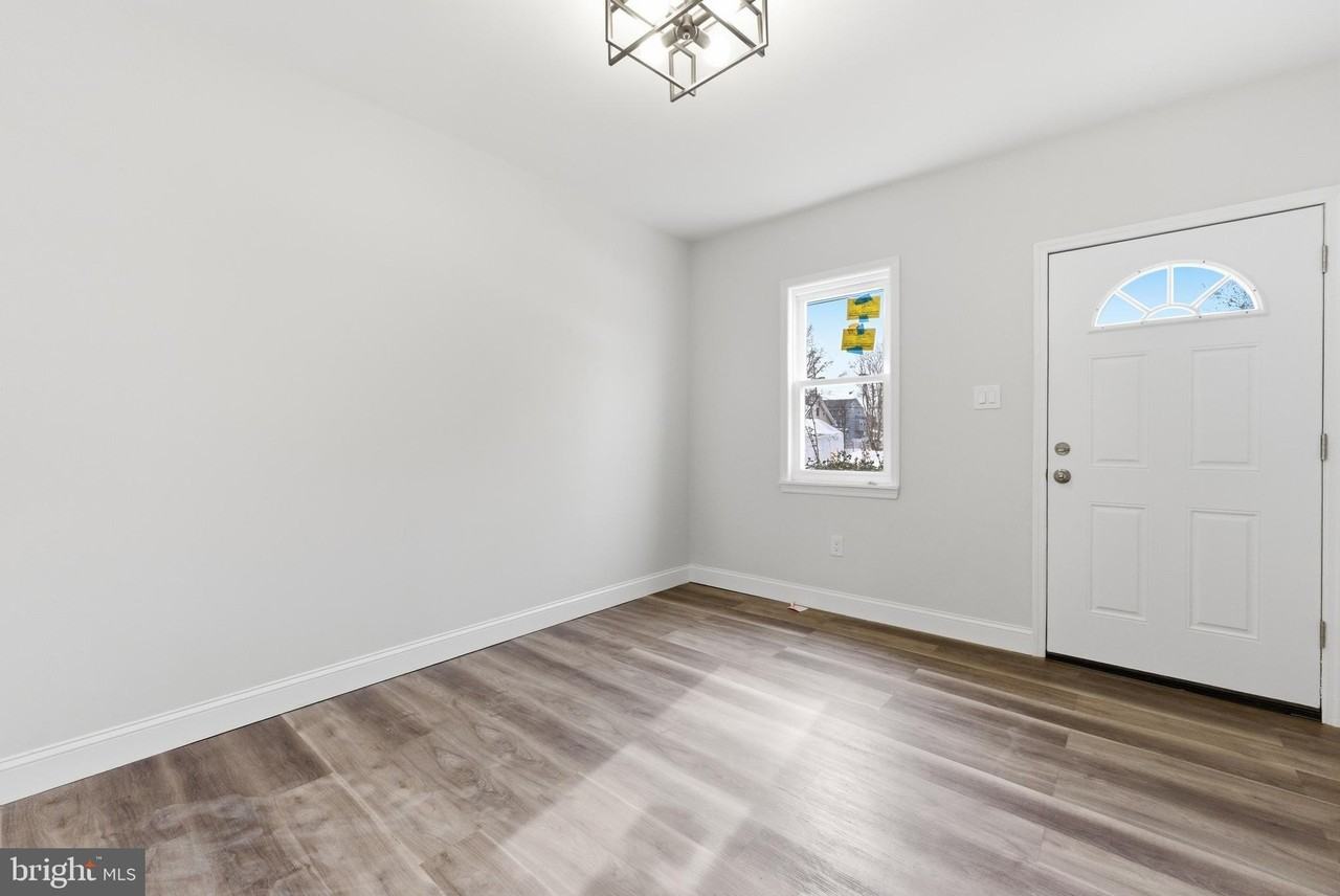 923 Ridgeway St - Photo 5 of 18