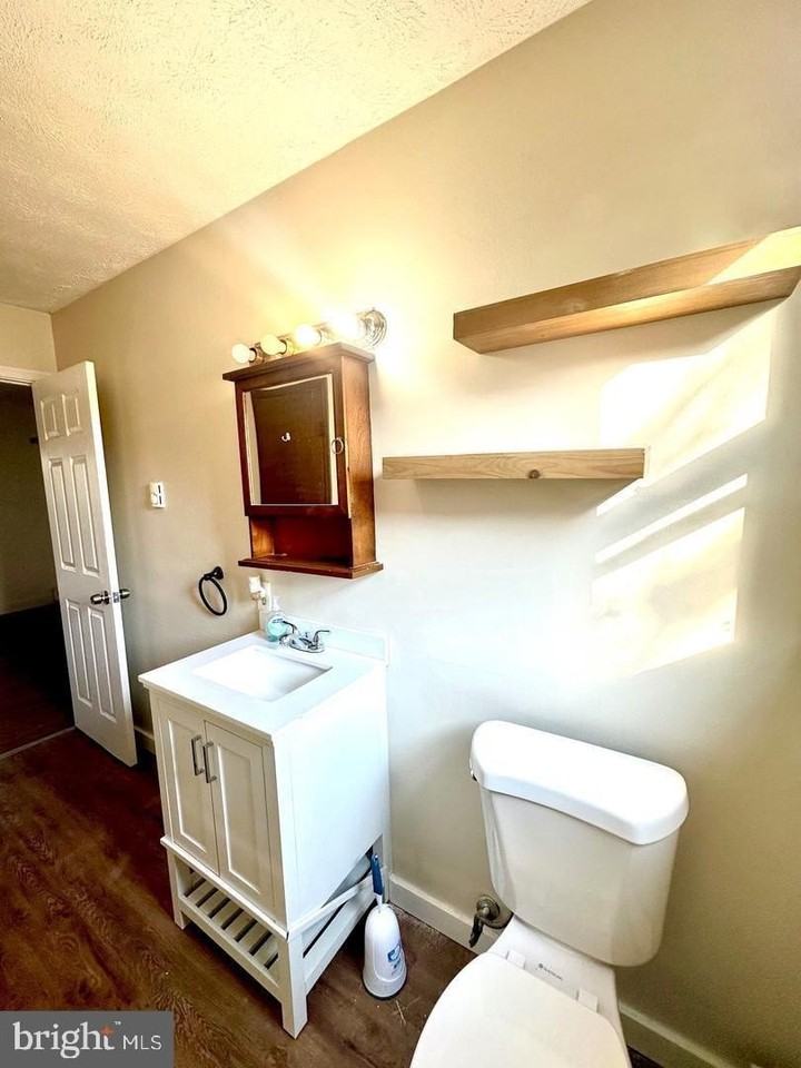 151 W Granada Ave Unit 1 - Photo 6 of 11