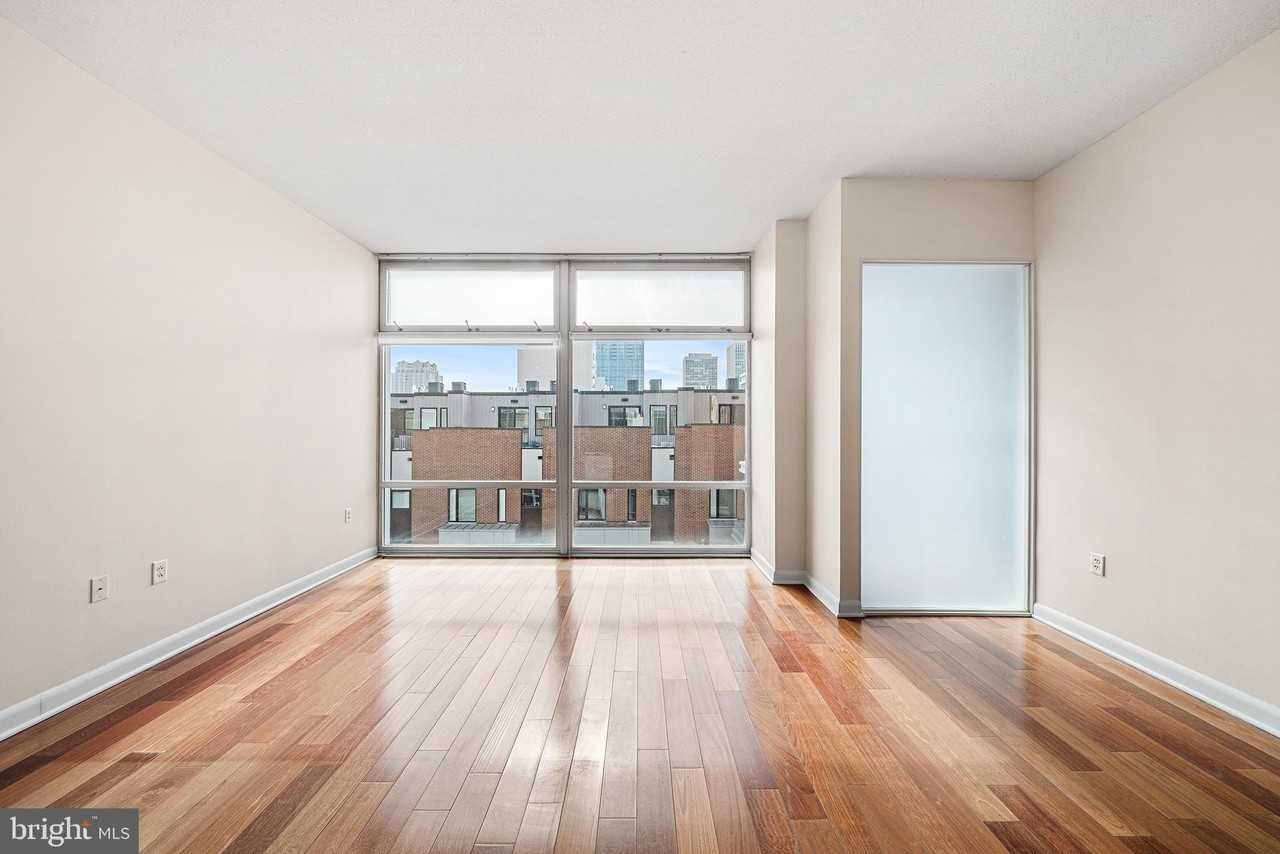 22 S Front St Apt 502 - Photo 2 of 38