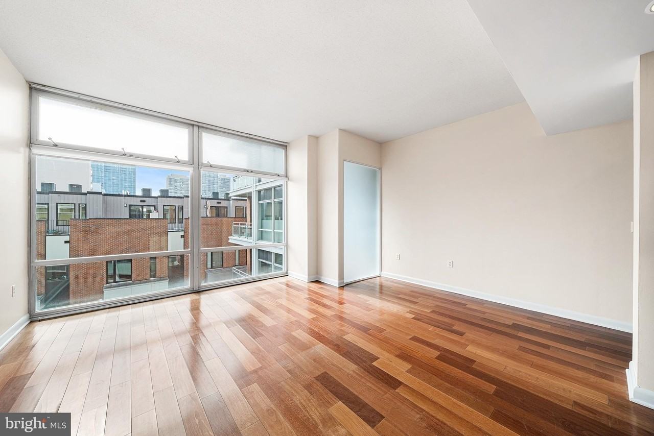 22 S Front St Apt 502 - Photo 3 of 38