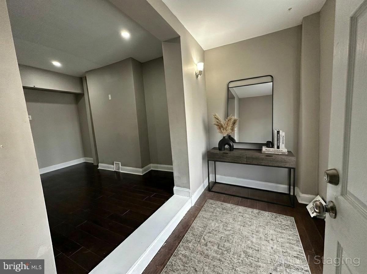 6142 Larchwood Ave Unit 1 - Photo 3 of 22