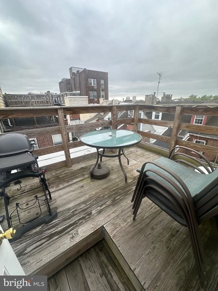 1014 Clinton St Unit 2r - Photo 3 of 16