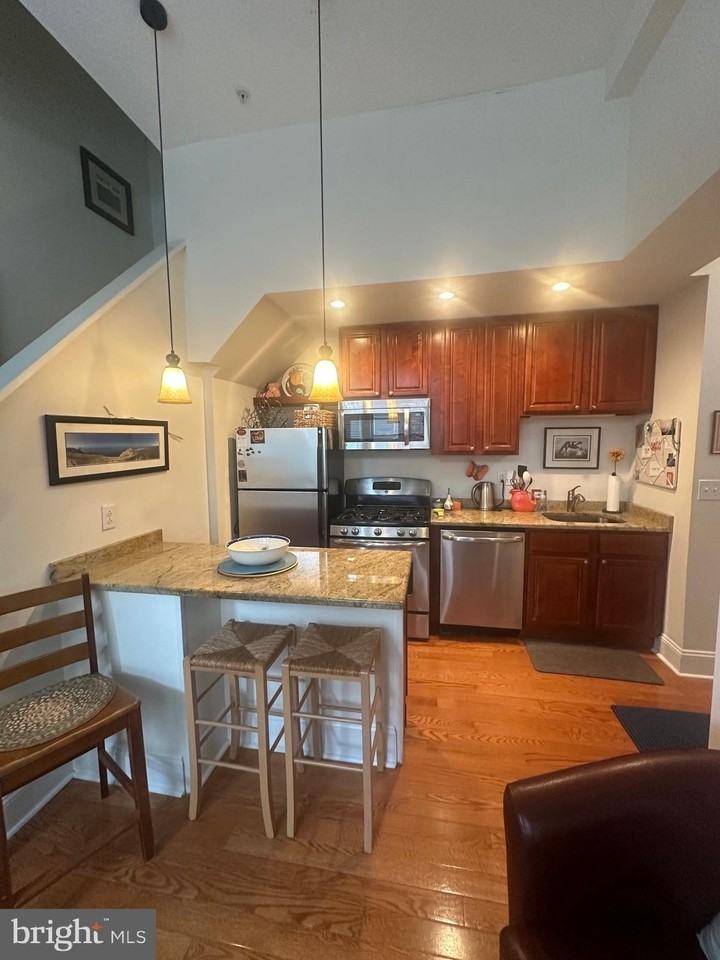 1014 Clinton St Unit 2r - Photo 5 of 16