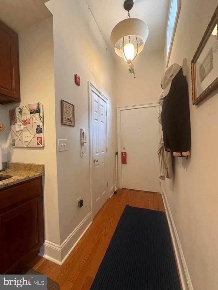 1014 Clinton St Unit 2r - Photo 6 of 16