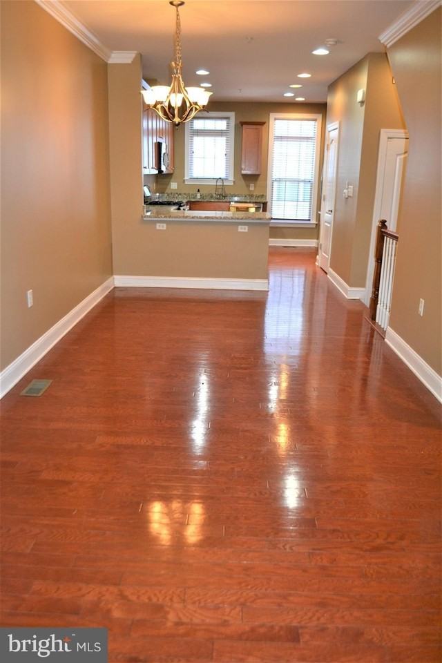 426 N Thomas St - Photo 4 of 47