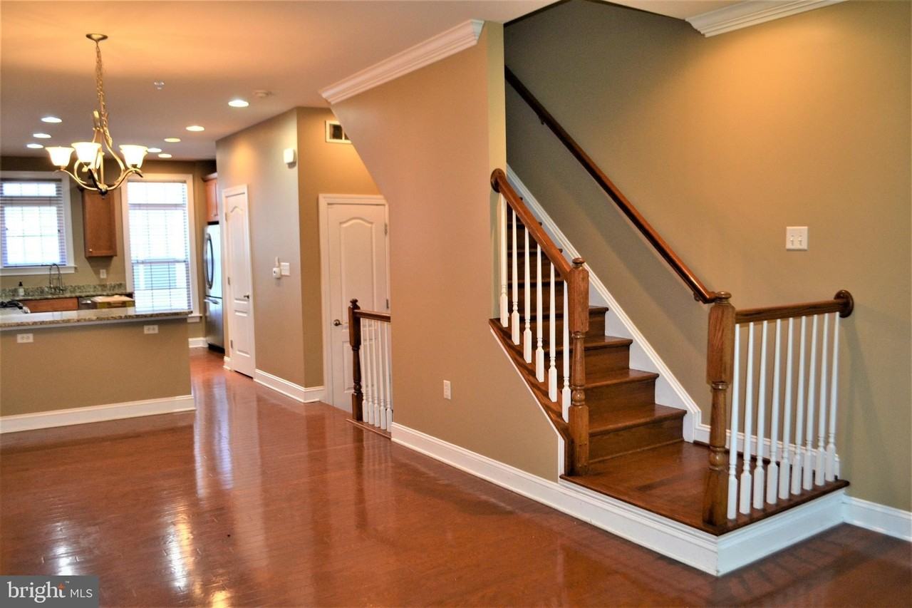 426 N Thomas St - Photo 5 of 47