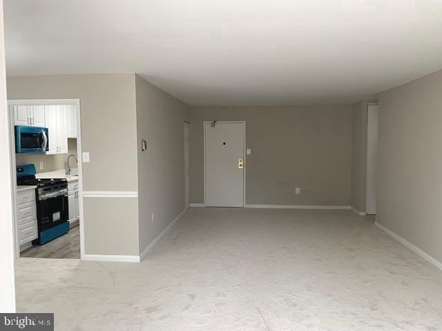 5565 Columbia Pike Apt 606 - Photo 4 of 16