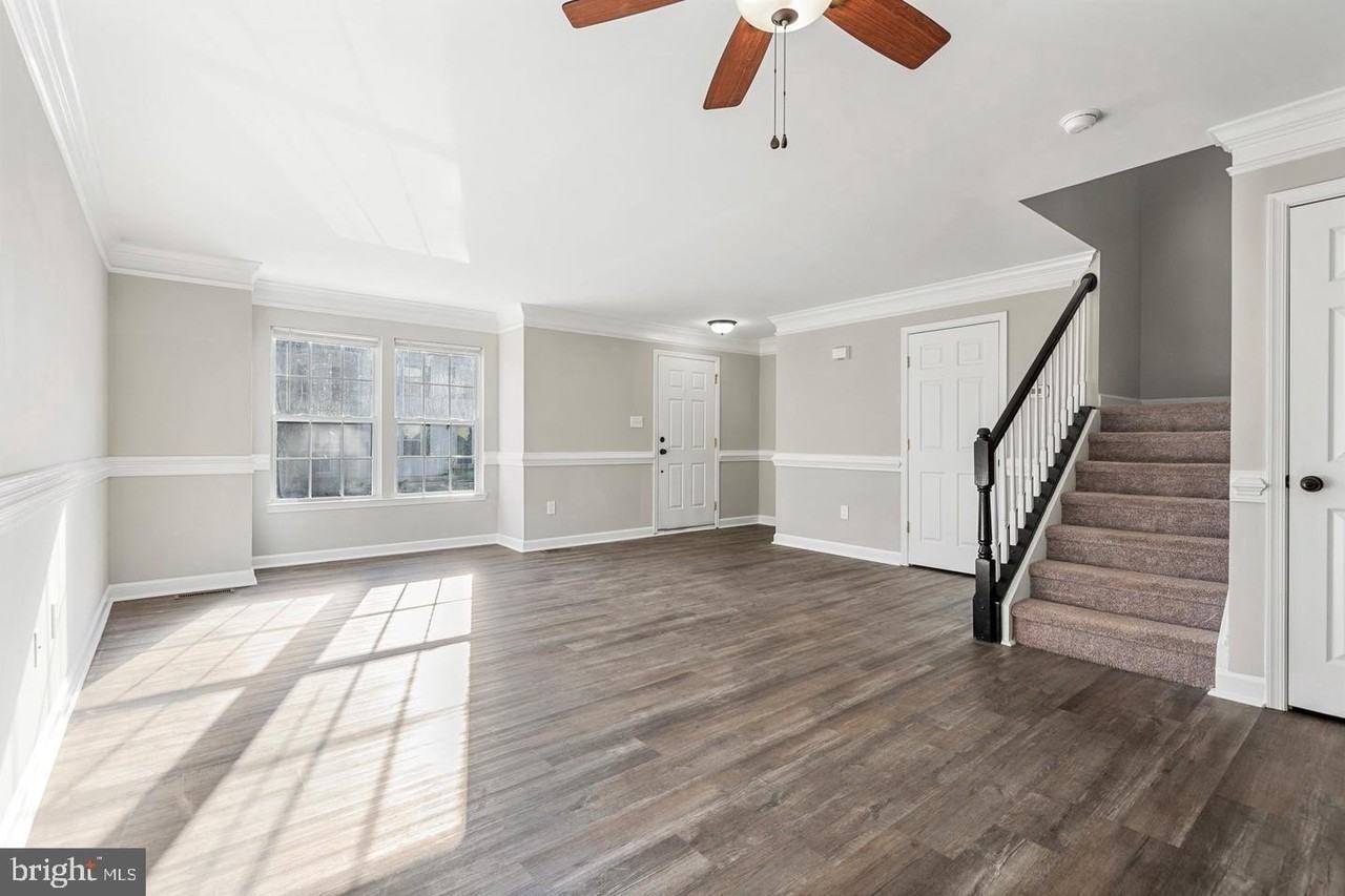 853 Gallows Ct - Photo 4 of 30