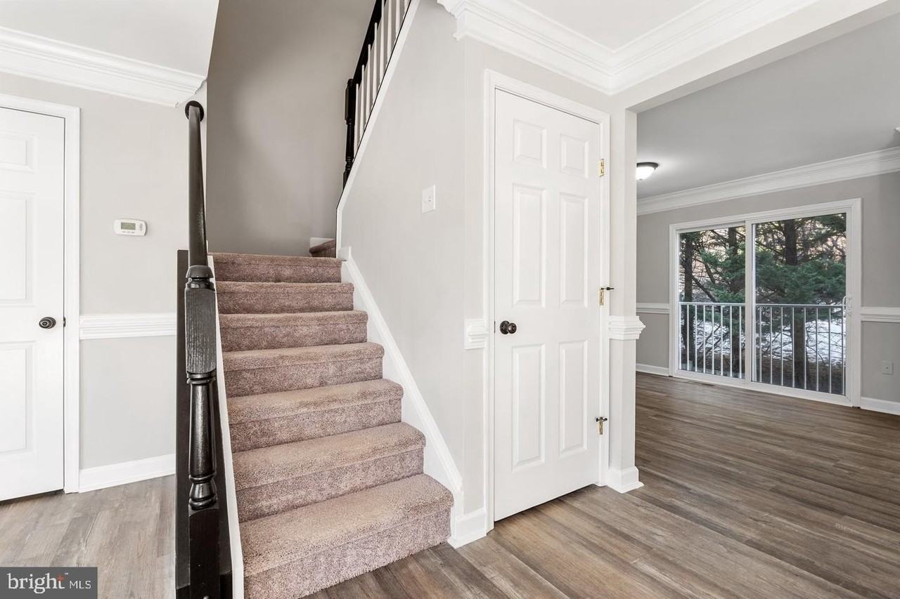 853 Gallows Ct - Photo 5 of 30