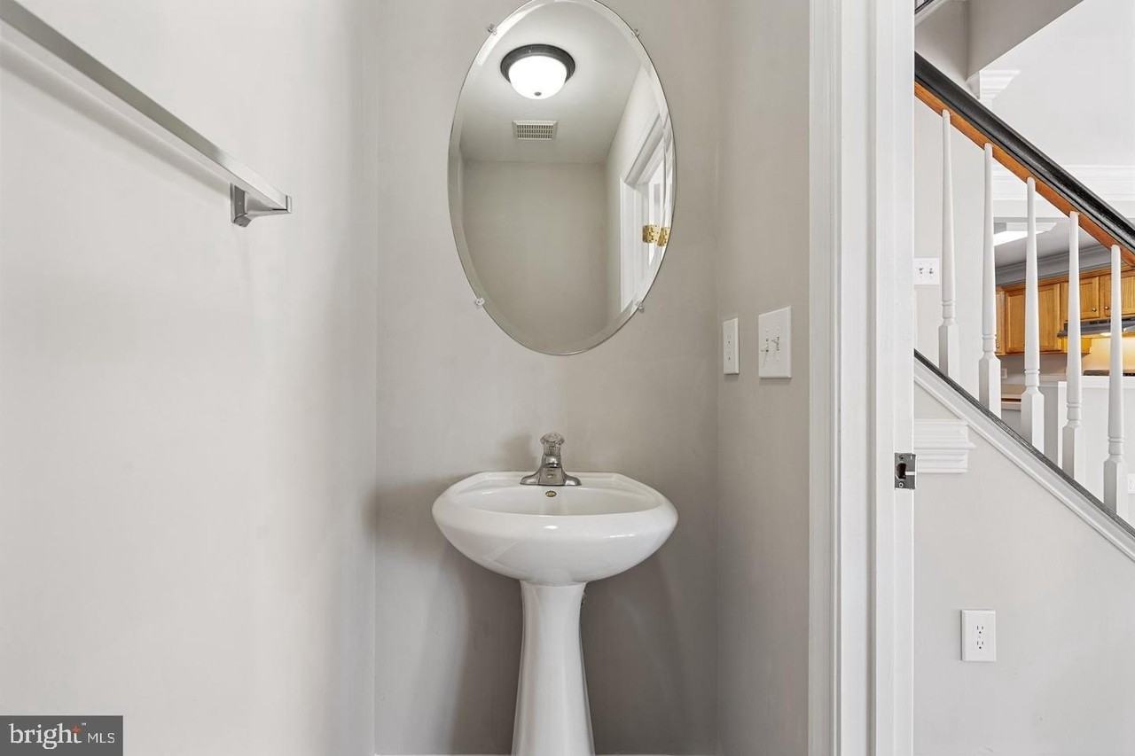 853 Gallows Ct - Photo 6 of 30