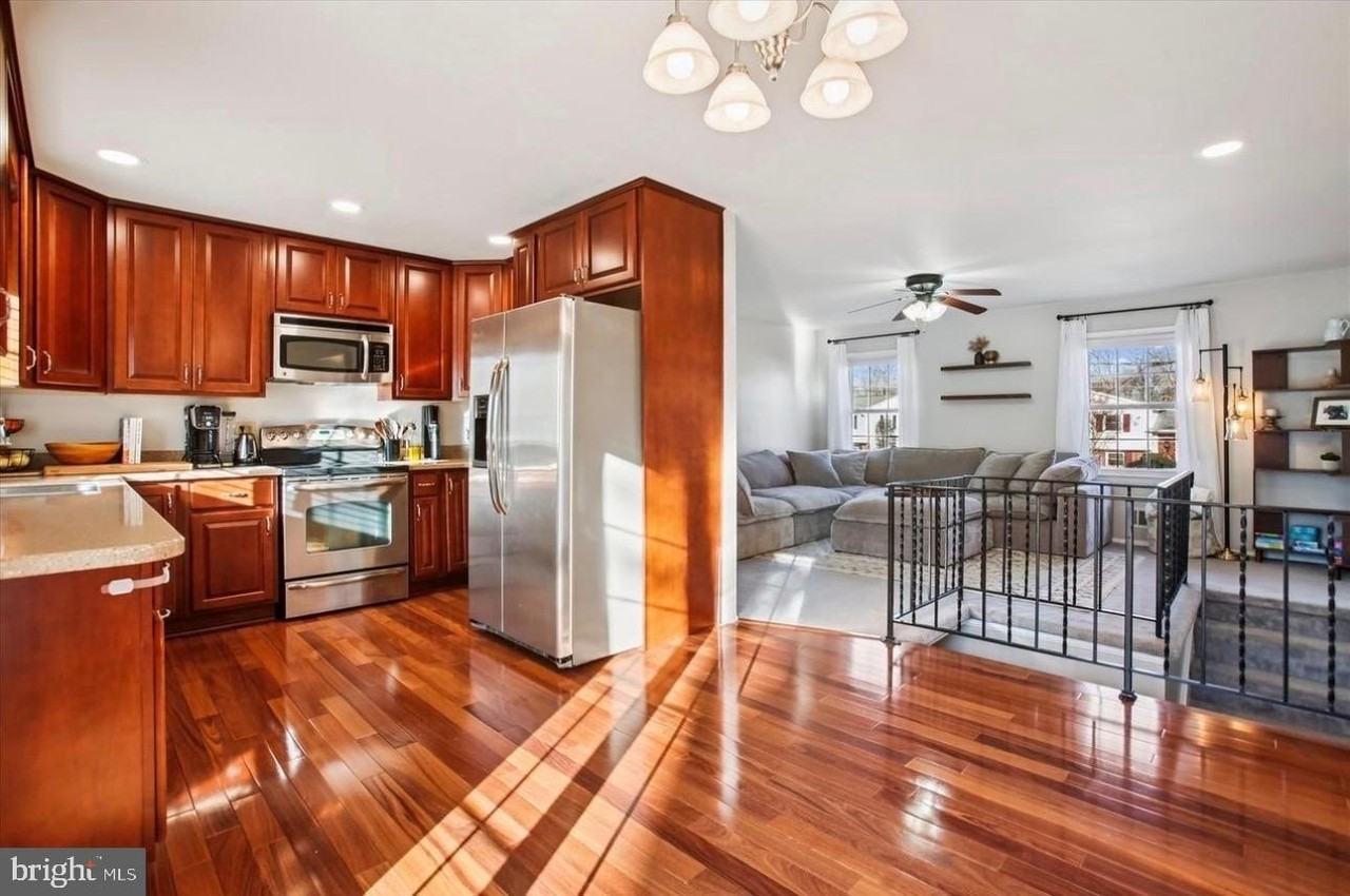 8008 Noel St - Photo 3 of 18