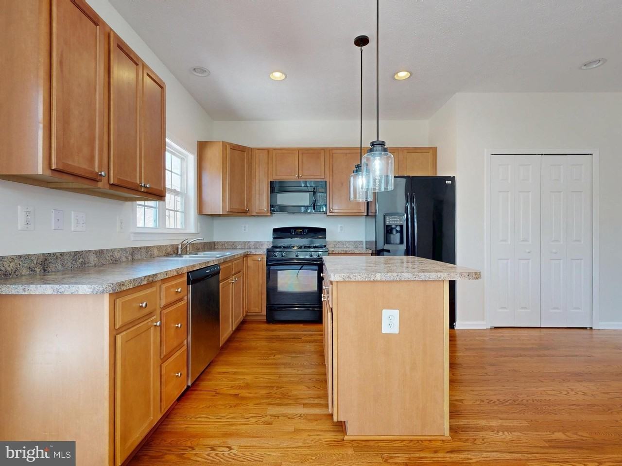 110 Compass Cv - Photo 5 of 32