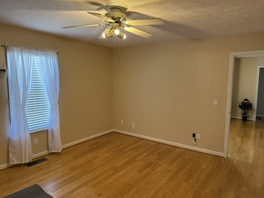 161 Charleston Rd - Photo 6 of 23