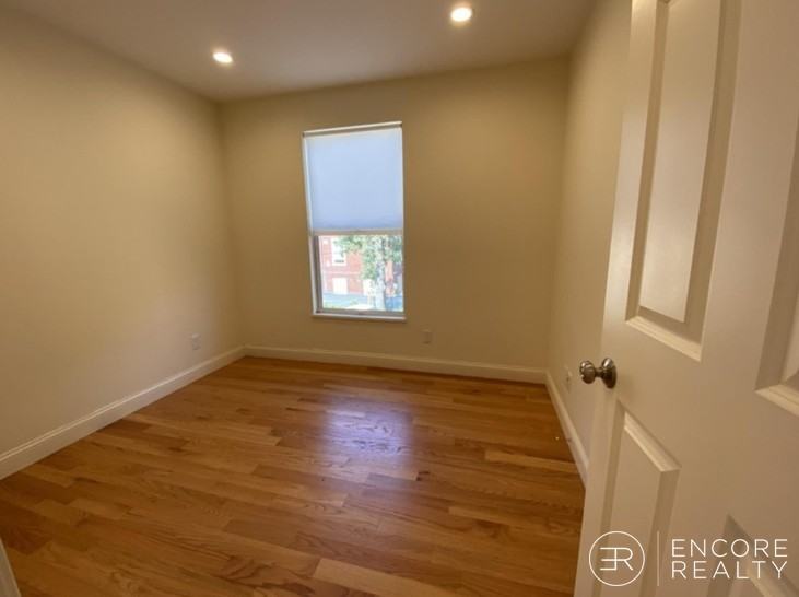 379 Harvard St #03 - Photo 4 of 9