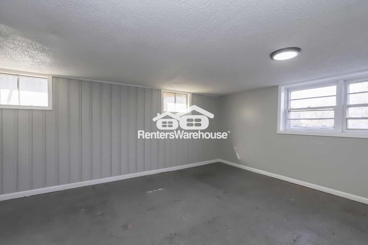 4714 E 40th Ter - Photo 3 of 28