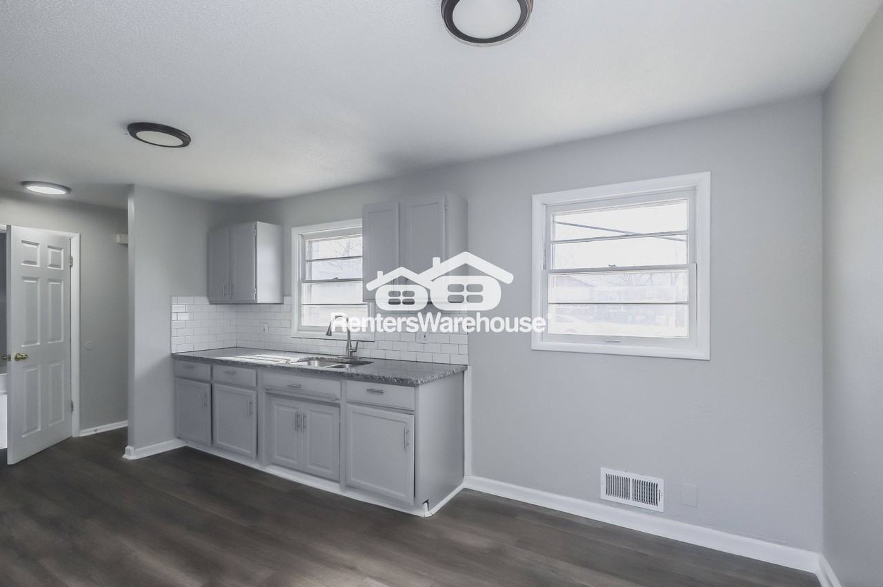 4714 E 40th Ter - Photo 7 of 28