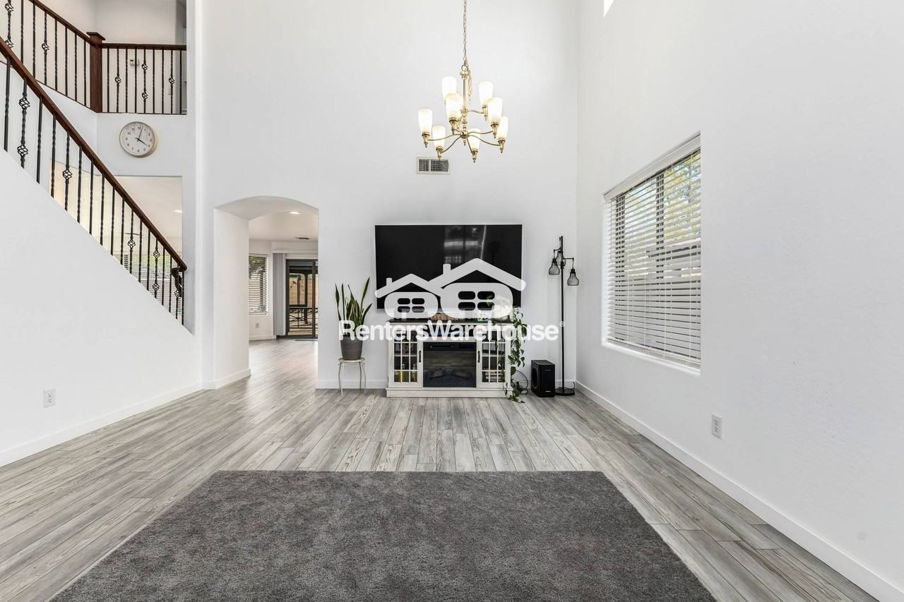 14122 W Rosewood Dr - Photo 4 of 23