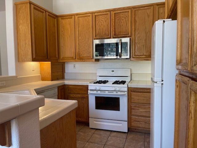 7712 Crown Heights Ct - Photo 3 of 10