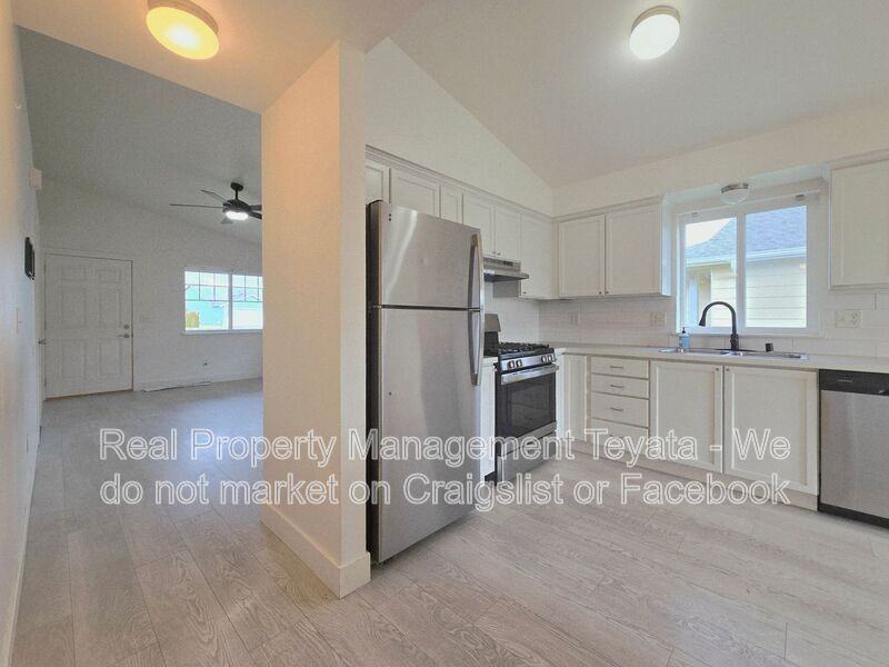 4787 Oyster Dr - Photo 3 of 14