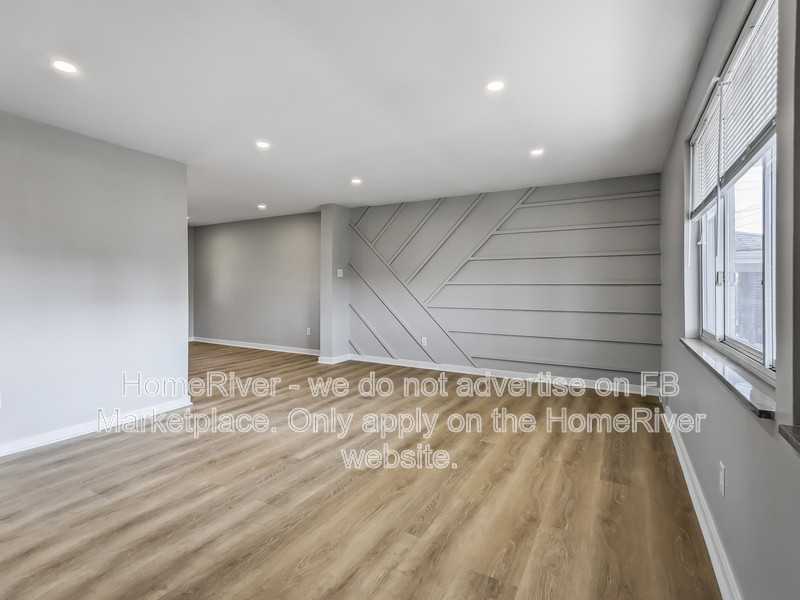 1318 Maryland Ave - Photo 4 of 20