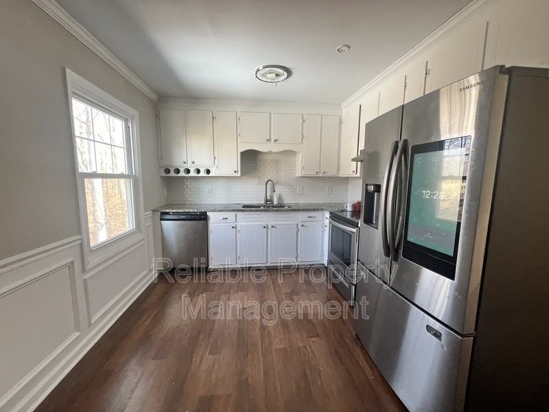 222 Oakdale Ave - Photo 5 of 18