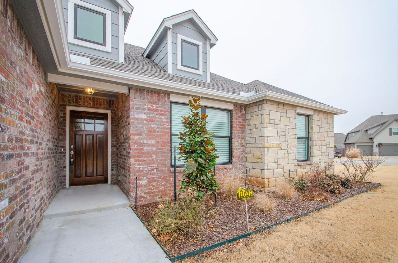 5918 S 13th Pl - Photo 3 of 28