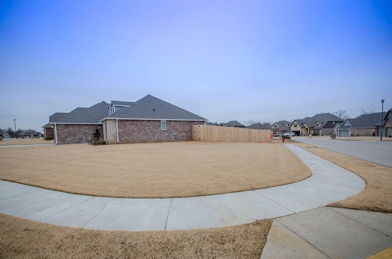 5918 S 13th Pl - Photo 4 of 28