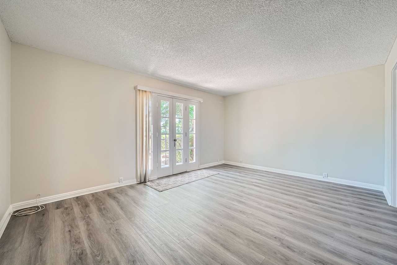 1100 Tam O Shanter - Photo 3 of 13