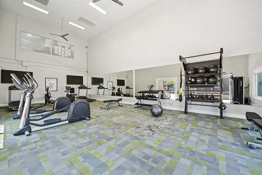 Country Club Verandas - Photo 4 of 33