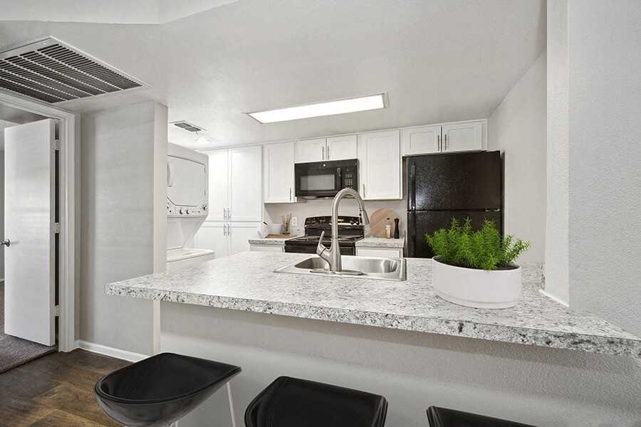 Country Club Verandas - Photo 7 of 33